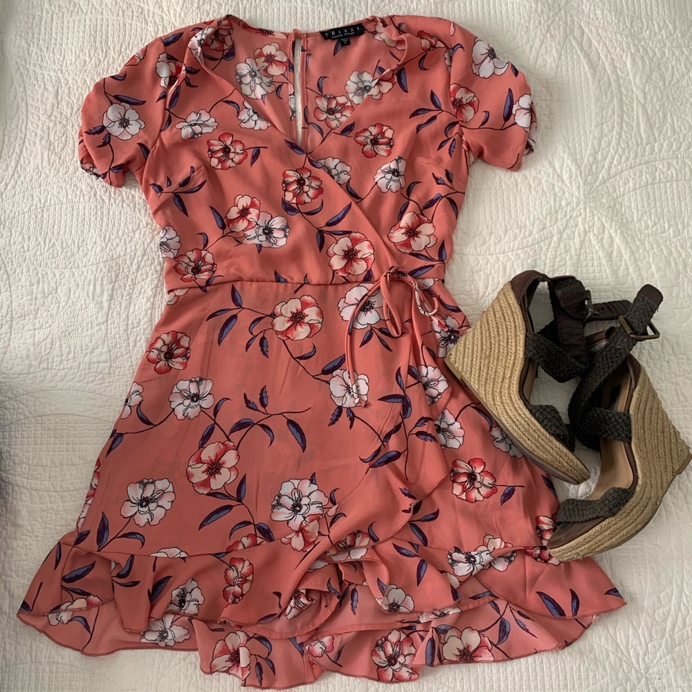NWOT Trixxi Pink Floral Romper 🌴